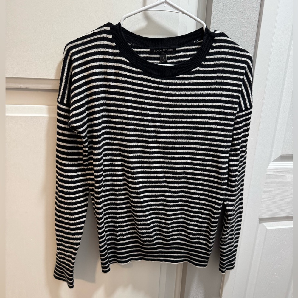 Banana Republic sweater - Picture 2 of 4